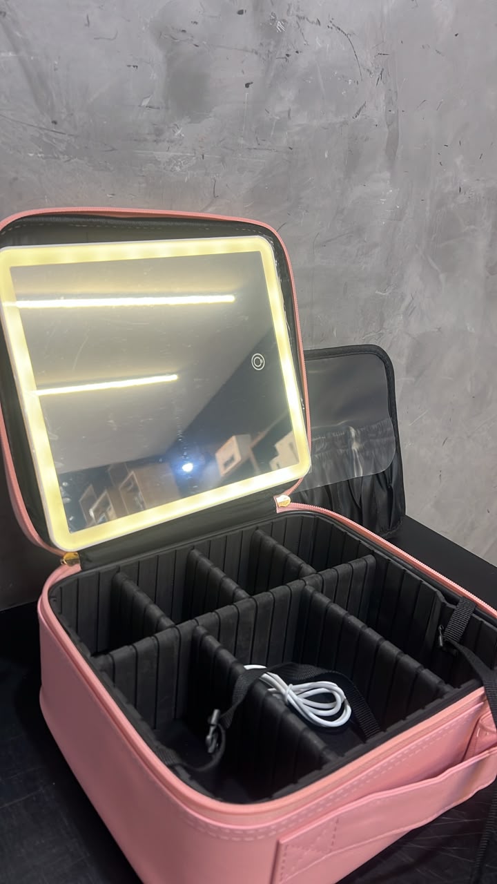 Maleta de Maquiagem c/ Espelho Led NOVEVE