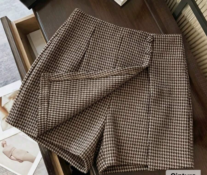 short/minissaia de cintura alta em lã xadrez marrom estilo retrô Tam. G