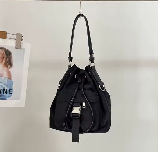 Bolsa Bucket Minimalista preta